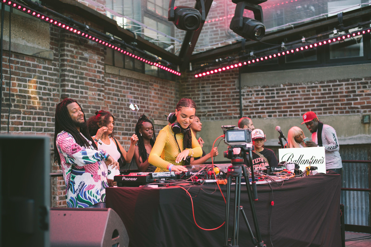 Photo of set Yazmine.