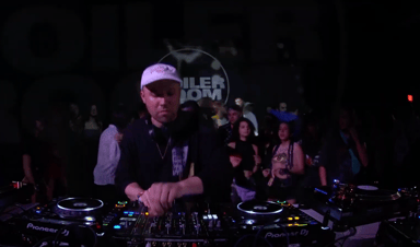 Photo of set Will Buck.