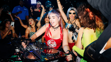 Photo of set MJ Nebreda.