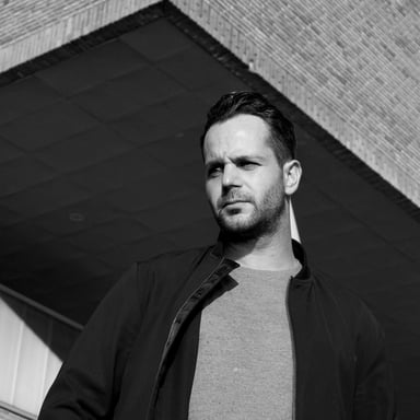 Photo of set Alex Niggemann.