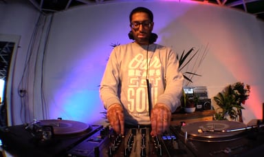 Photo of set DJ Gilla.